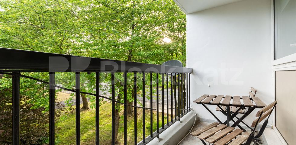 			NEWLY REFURBISHED 3/ 4 BED! , 4 Bedroom, 1 bath, 1 reception Flat			 ROWSTOCK GARDENS , CAMDEN